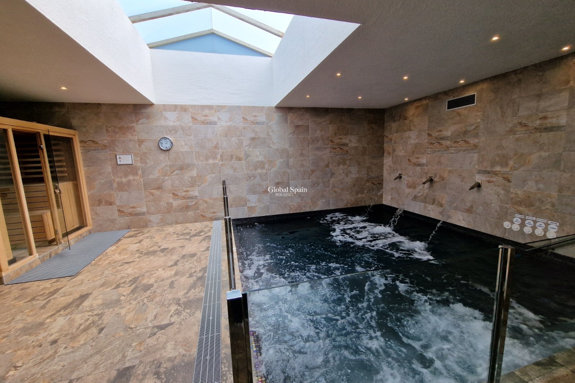 Resale - PENTHOUSE -
GUARDAMAR DEL SEGURA - EL RASO