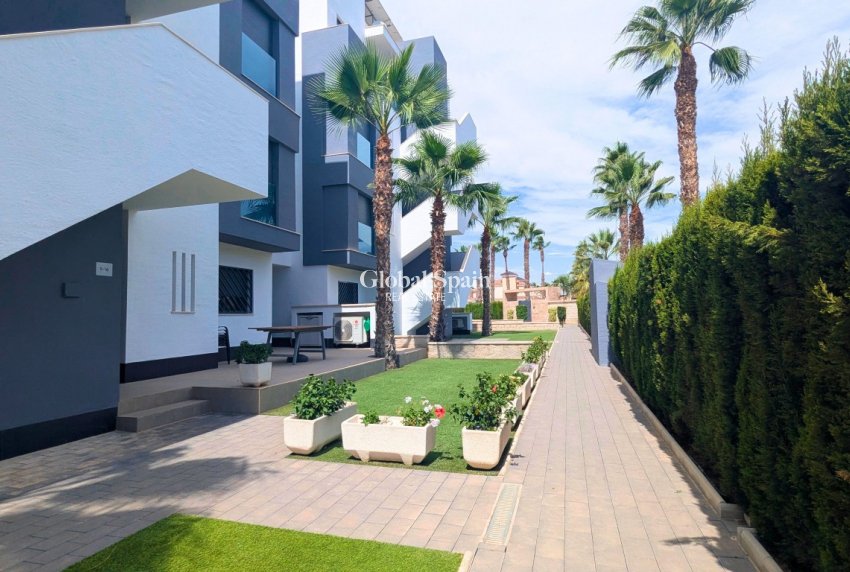 Resale - PENTHOUSE -
GUARDAMAR DEL SEGURA - El Raso