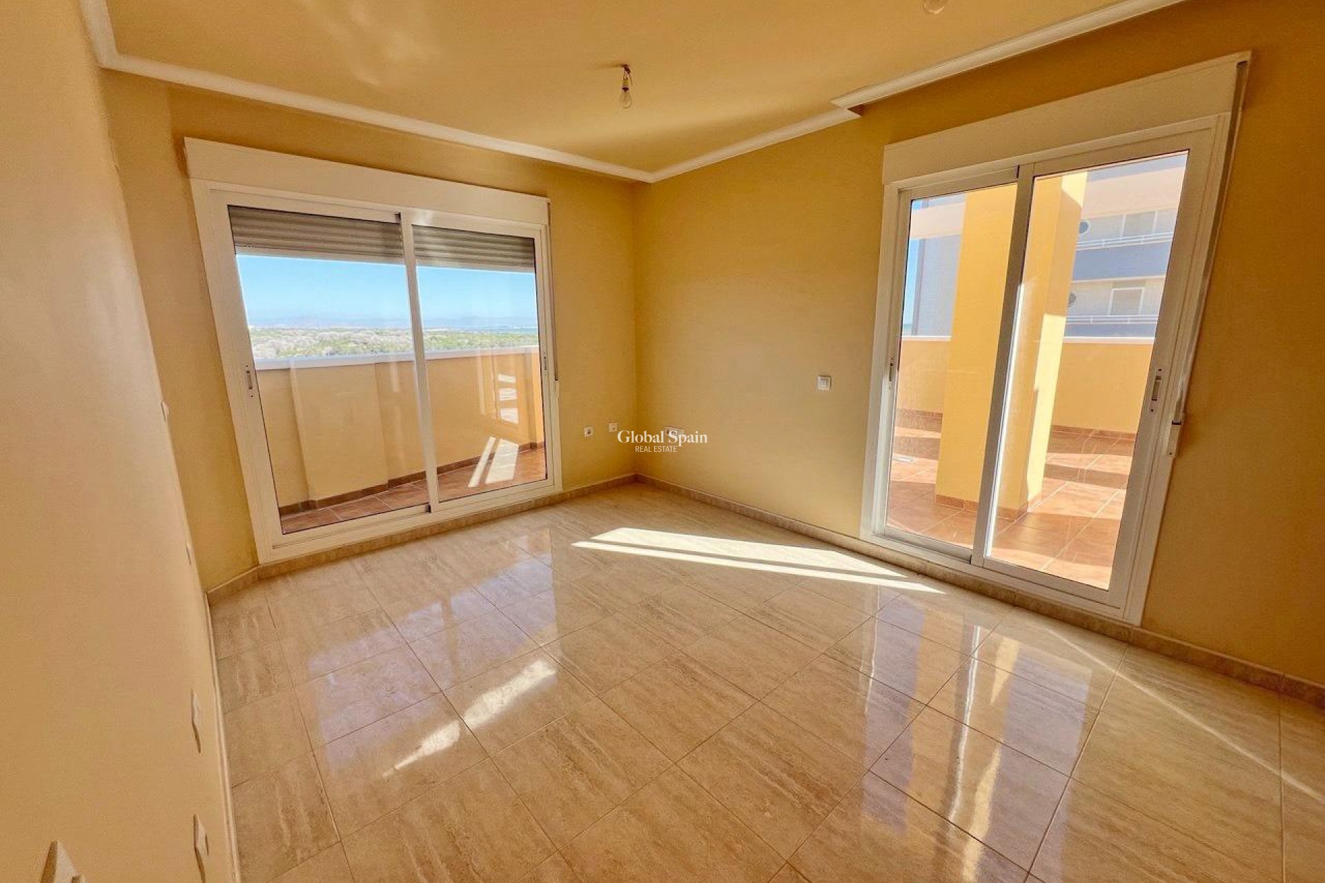 Resale - PENTHOUSE -
GUARDAMAR DEL SEGURA