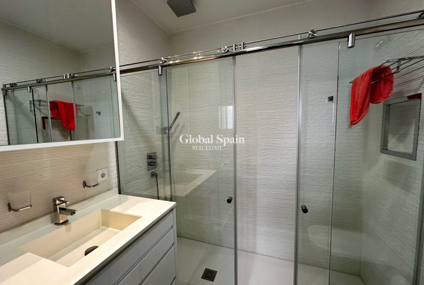 Resale - Penthouse -
GUARDAMAR DEL SEGURA