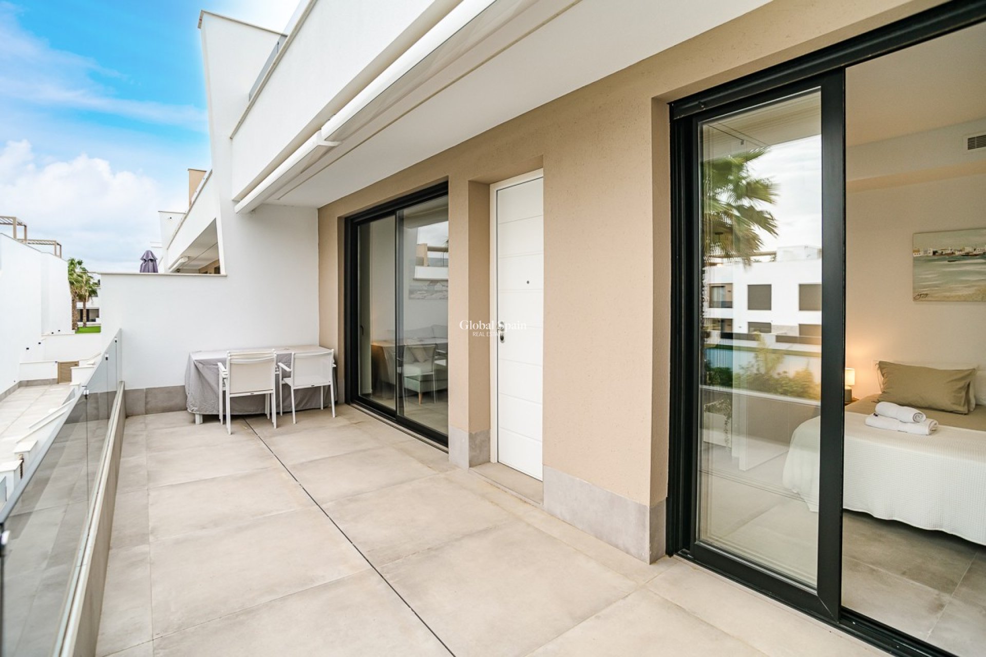 Resale - PENTHOUSE -
LO PAGÁN