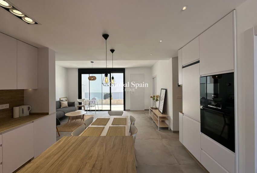 Resale - PENTHOUSE -
LO PAGÁN