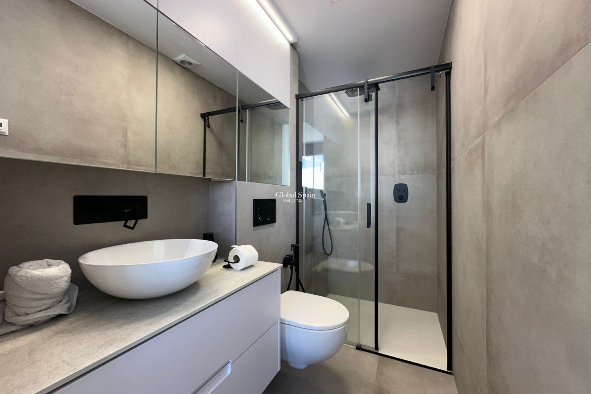 Resale - PENTHOUSE -
LO PAGÁN