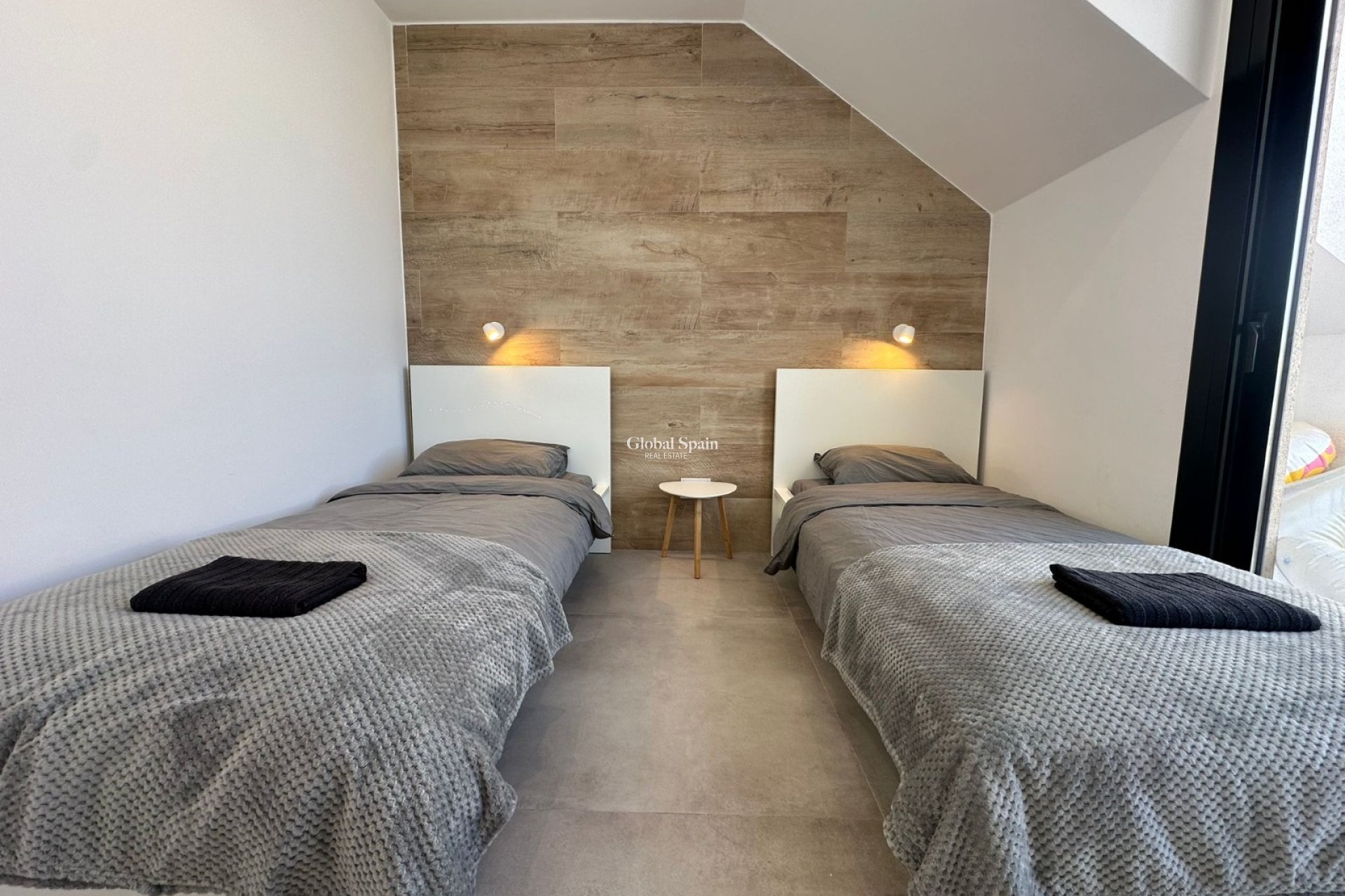 Resale - PENTHOUSE -
LO PAGÁN