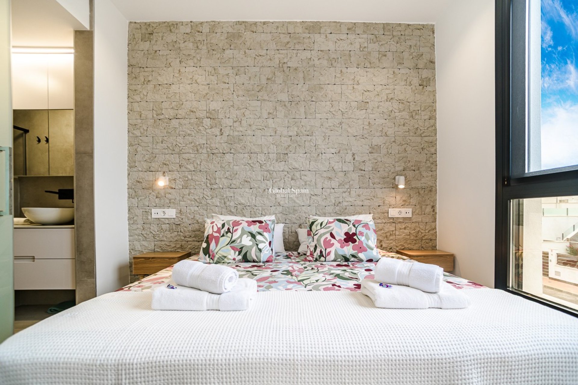 Resale - PENTHOUSE -
LO PAGÁN