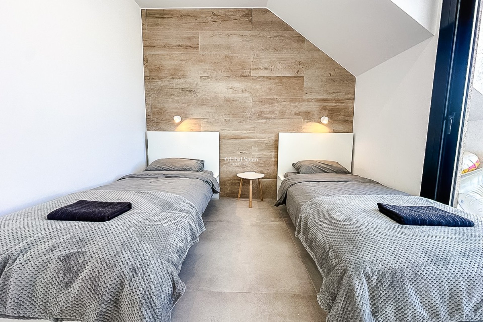 Resale - PENTHOUSE -
LO PAGÁN
