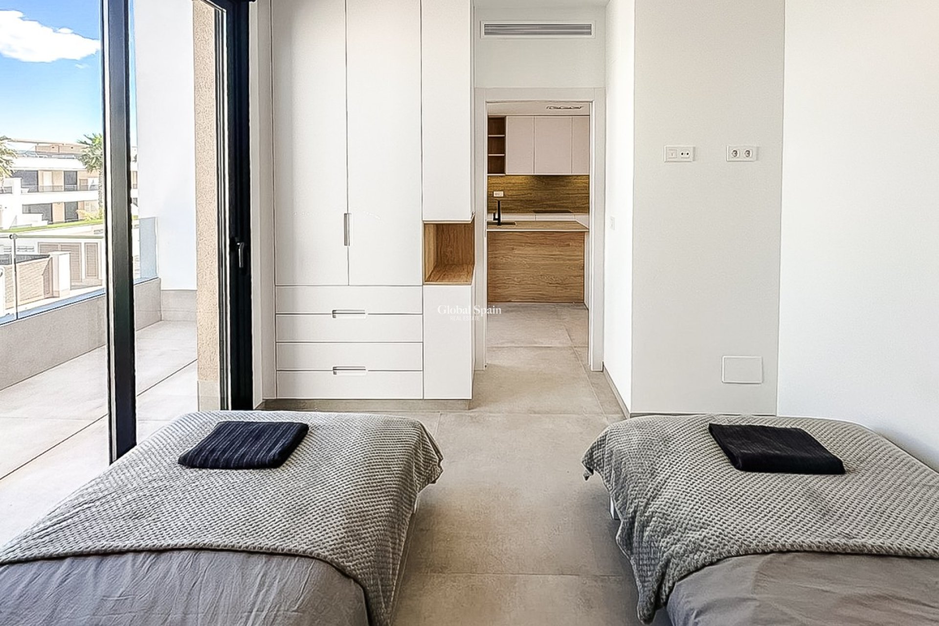 Resale - PENTHOUSE -
LO PAGÁN