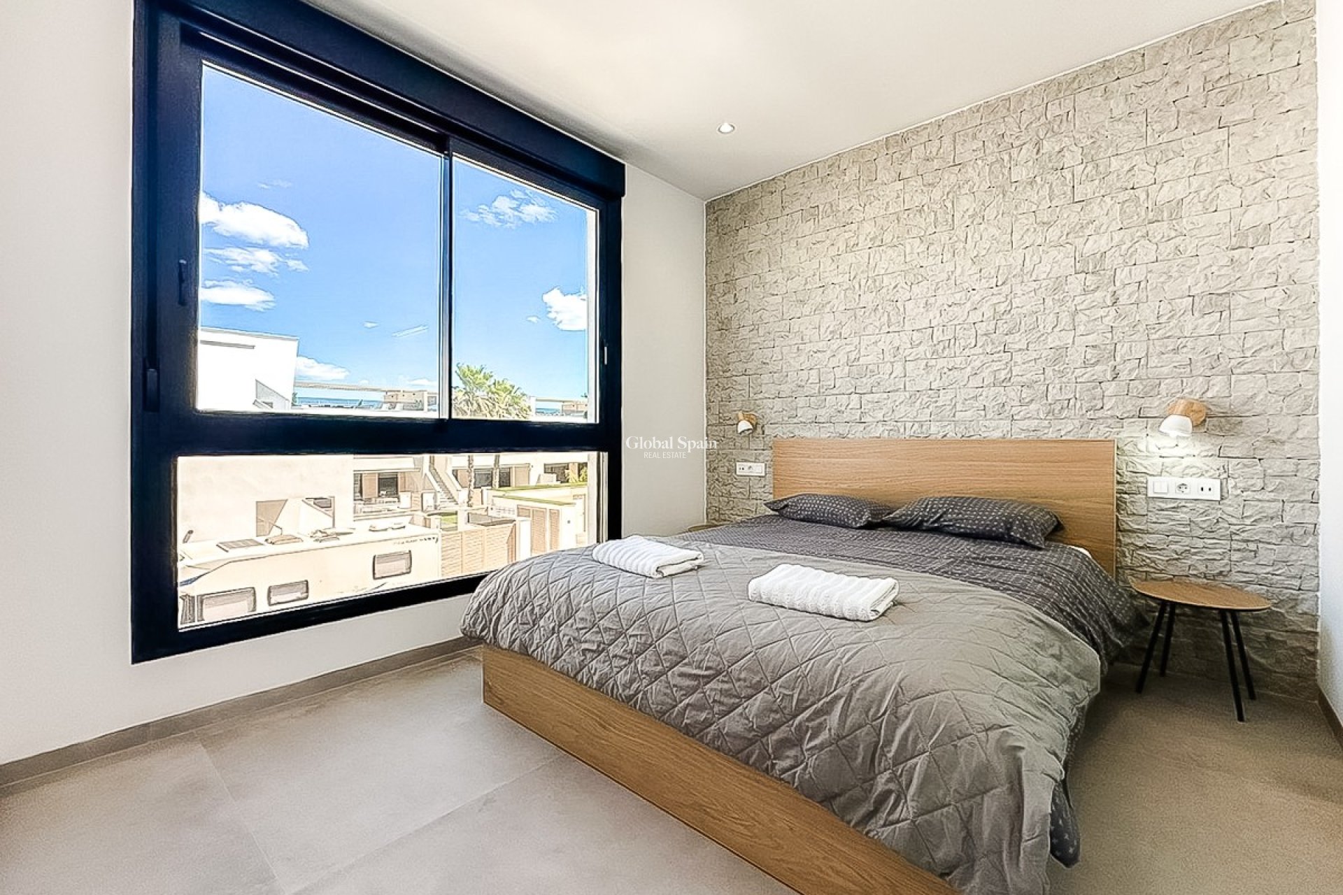 Resale - PENTHOUSE -
LO PAGÁN