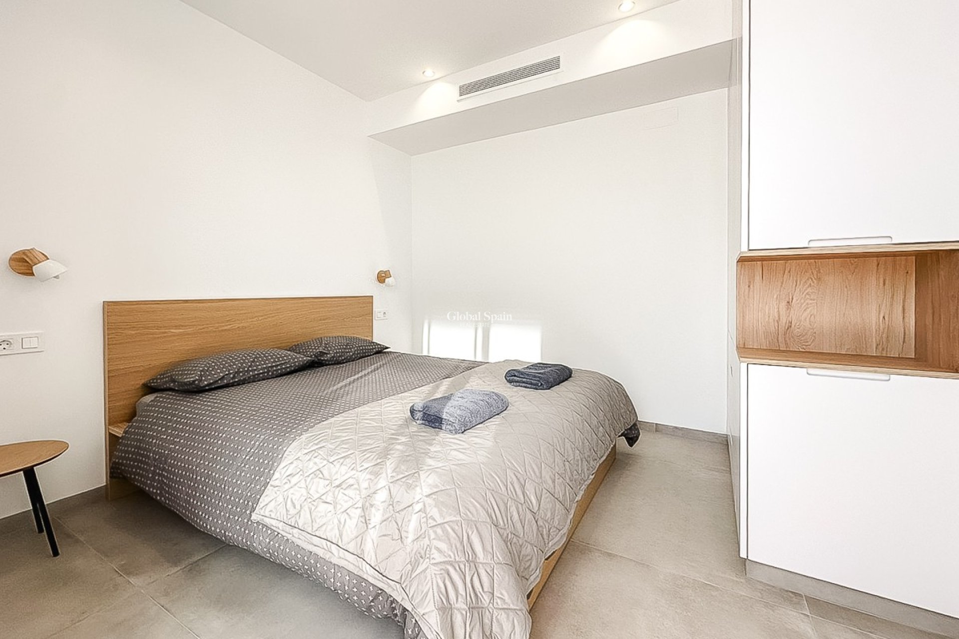 Resale - PENTHOUSE -
LO PAGÁN