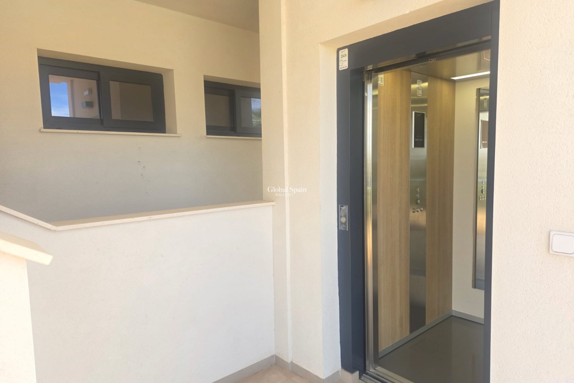 Resale - PENTHOUSE -
LO ROMERO GOLF - Inland