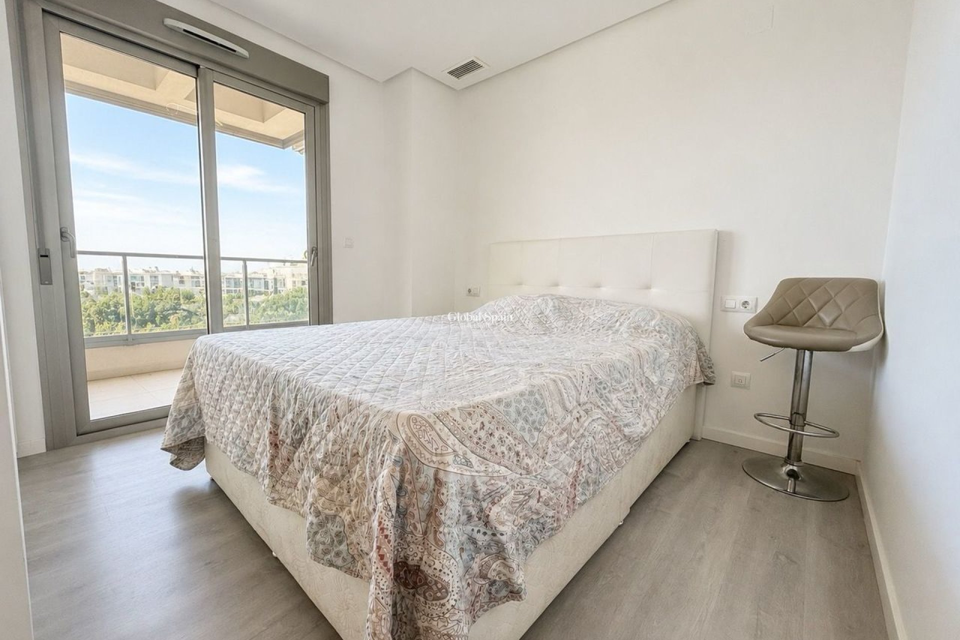 Resale - PENTHOUSE -
LOS DOLSES - Inland