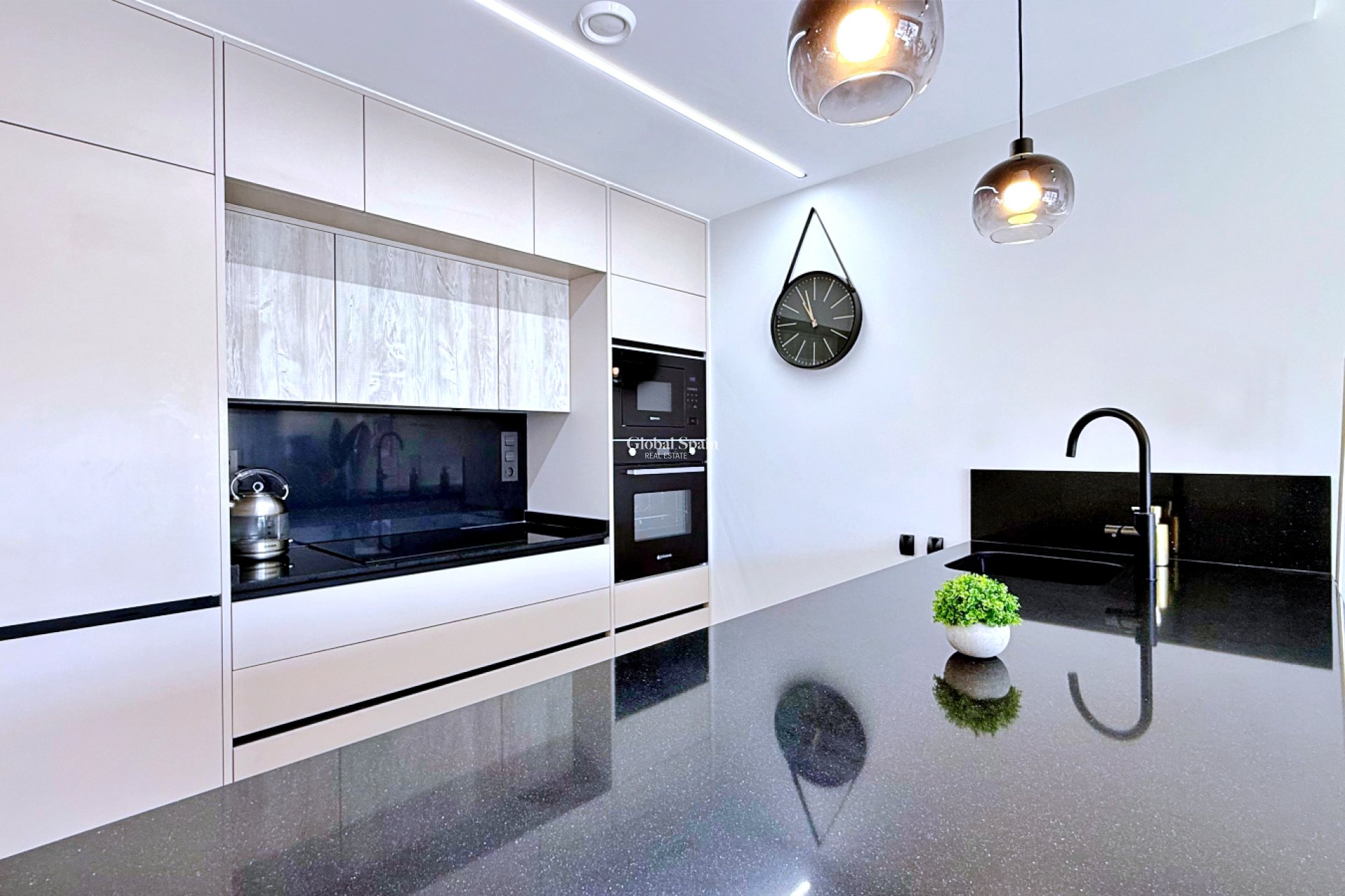Resale - PENTHOUSE -
ORIHUELA COSTA - Costa Blanca