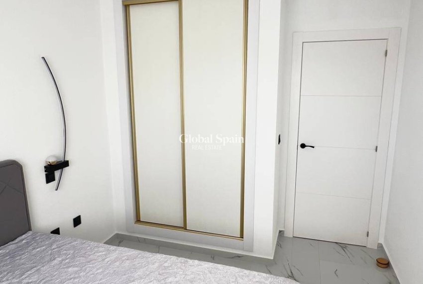 Resale - PENTHOUSE -
ORIHUELA COSTA - La Zenia