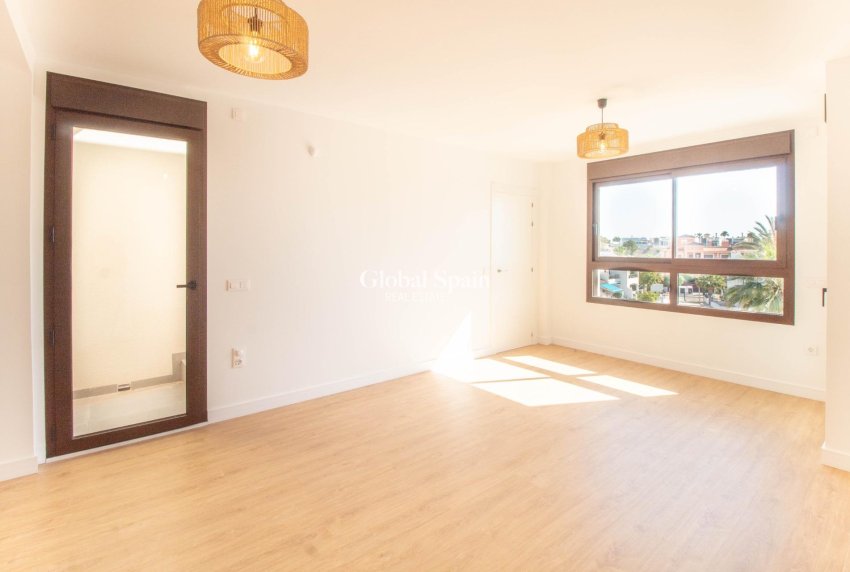 Resale - Penthouse -
ORIHUELA COSTA - VILLAMARTÍN