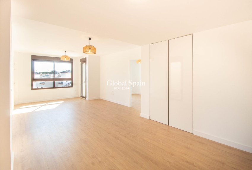 Resale - Penthouse -
ORIHUELA COSTA - VILLAMARTÍN