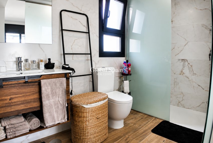 Resale - PENTHOUSE -
ORIHUELA COSTA - VILLAMARTÍN