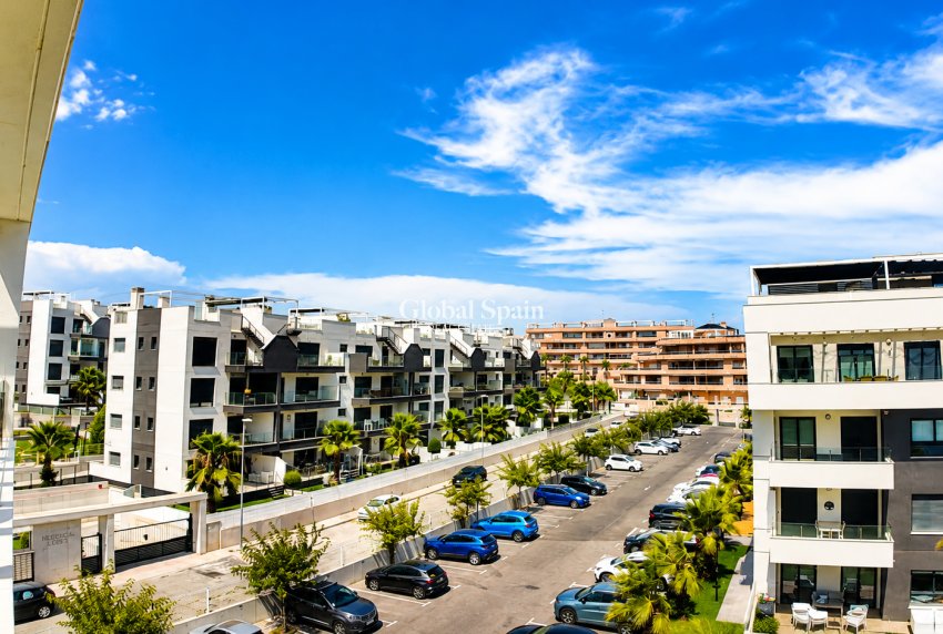 Resale - PENTHOUSE -
ORIHUELA COSTA - VILLAMARTÍN
