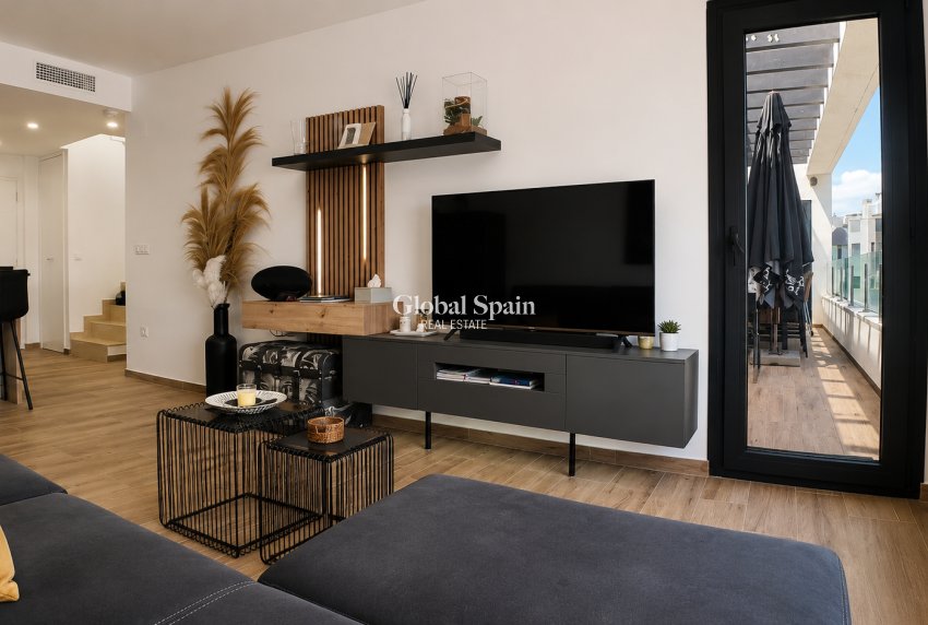 Resale - PENTHOUSE -
ORIHUELA COSTA - VILLAMARTÍN
