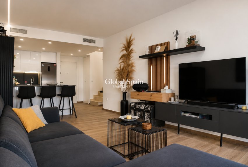 Resale - PENTHOUSE -
ORIHUELA COSTA - VILLAMARTÍN