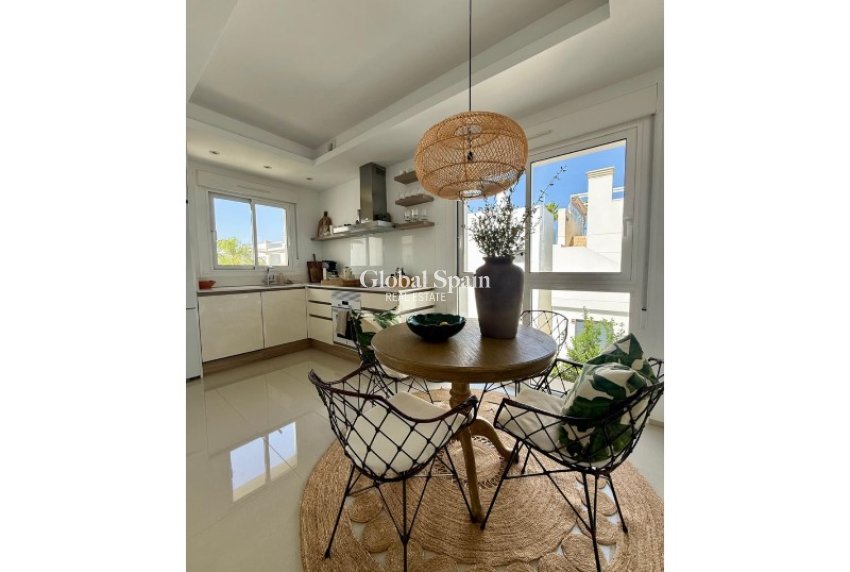 Resale - PENTHOUSE -
ROJALES - Inland