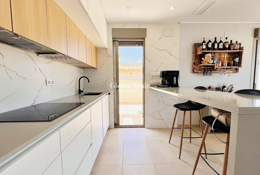 Resale - PENTHOUSE -
TORRE DE LA HORADADA - Costa Blanca