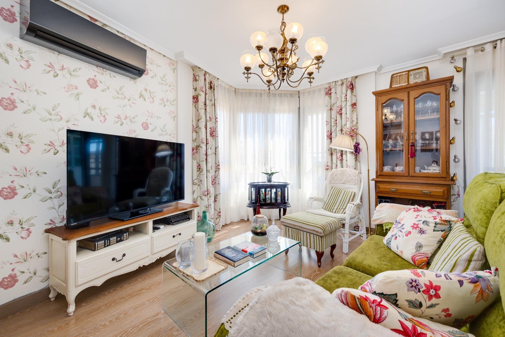 Resale - PENTHOUSE -
TORREVIEJA - Center