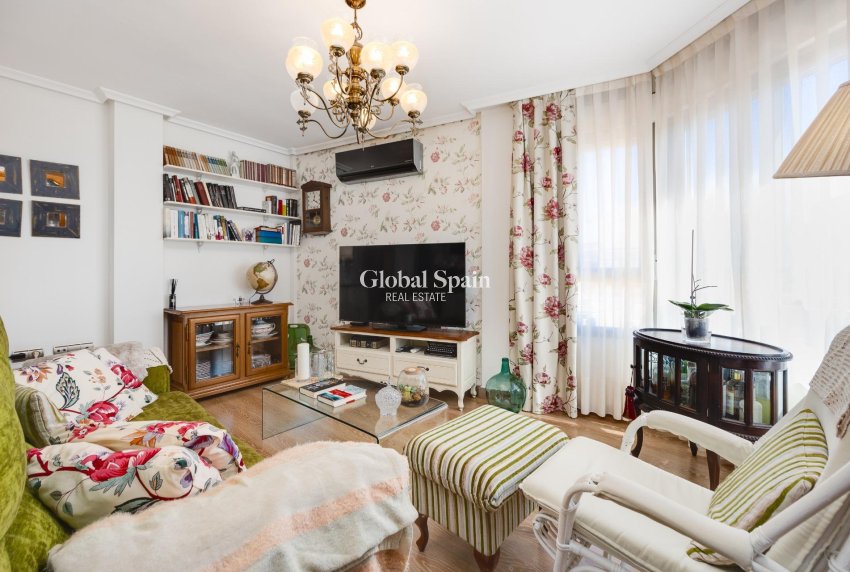 Resale - PENTHOUSE -
TORREVIEJA - Center