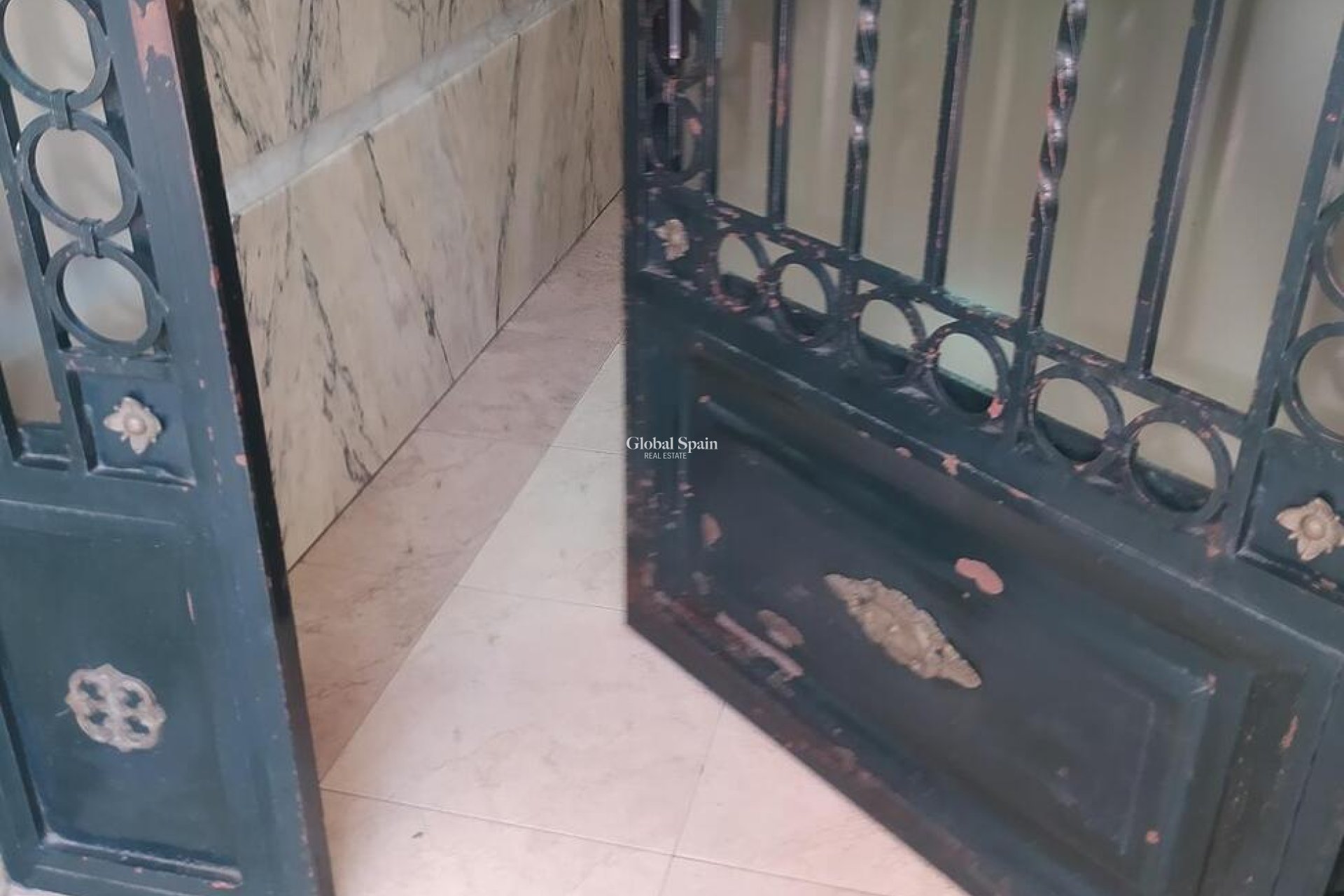 Resale - PENTHOUSE -
TORREVIEJA - CENTRE