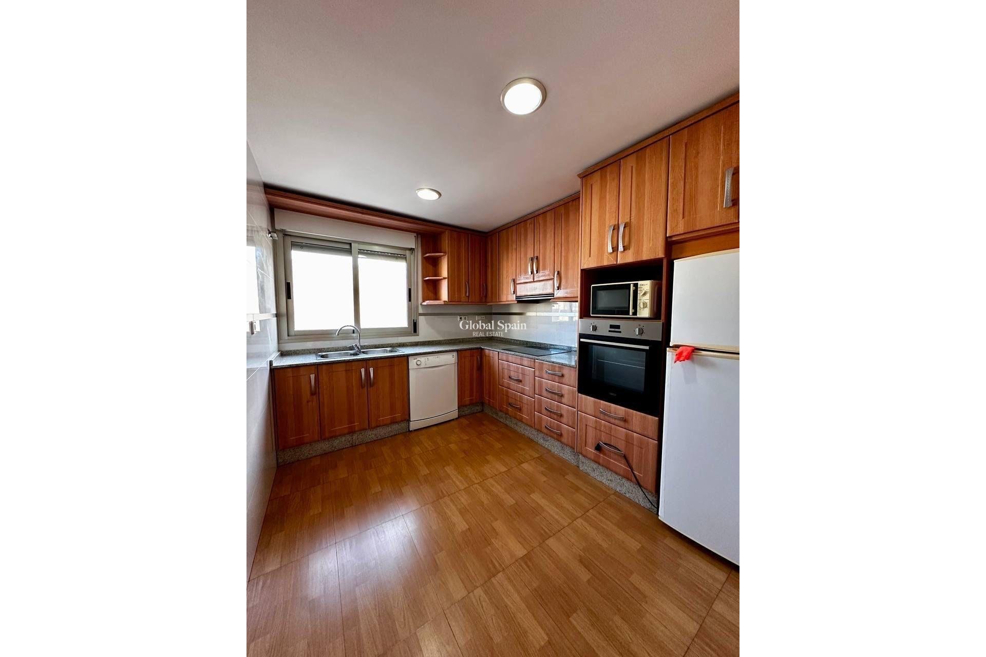 Resale - Penthouse -
TORREVIEJA - Estacion de autobuses