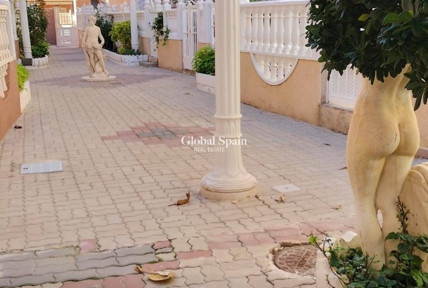 Resale - PENTHOUSE -
TORREVIEJA - La Mata pueblo