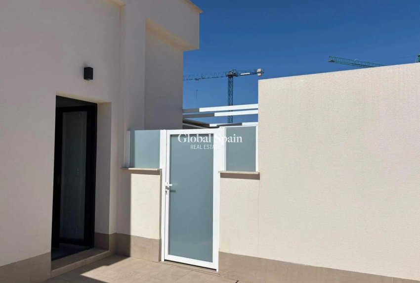 Resale - PENTHOUSE -
TORREVIEJA - Las Piscinas Naturales