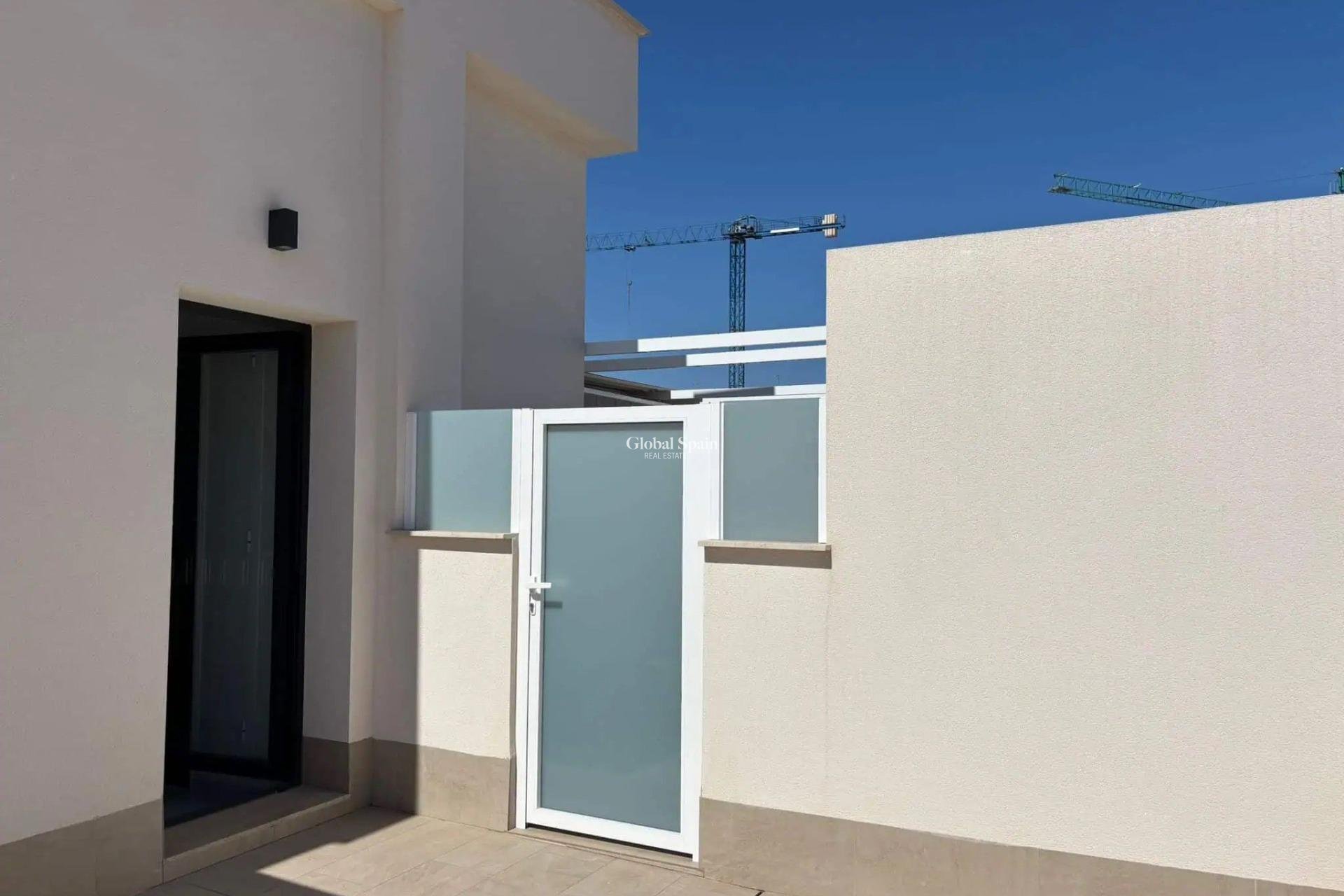 Resale - PENTHOUSE -
TORREVIEJA - Las Piscinas Naturales