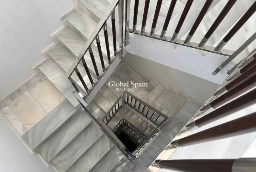 Resale - PENTHOUSE -
TORREVIEJA - Las Piscinas Naturales