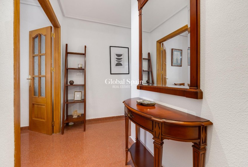 Resale - PENTHOUSE -
TORREVIEJA - Paseo maritimo