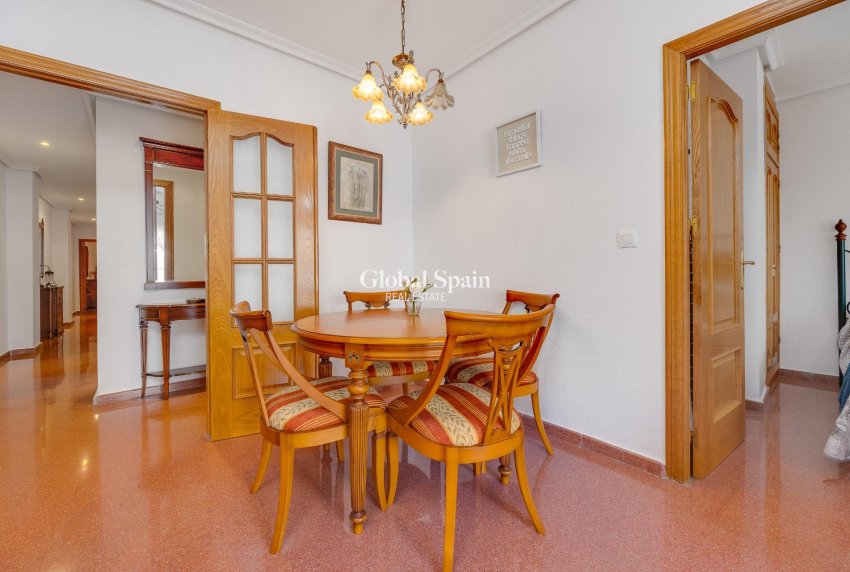 Resale - PENTHOUSE -
TORREVIEJA - Paseo maritimo