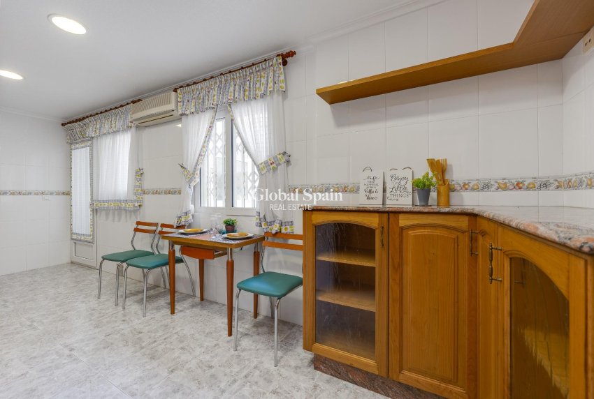 Resale - PENTHOUSE -
TORREVIEJA - Paseo maritimo