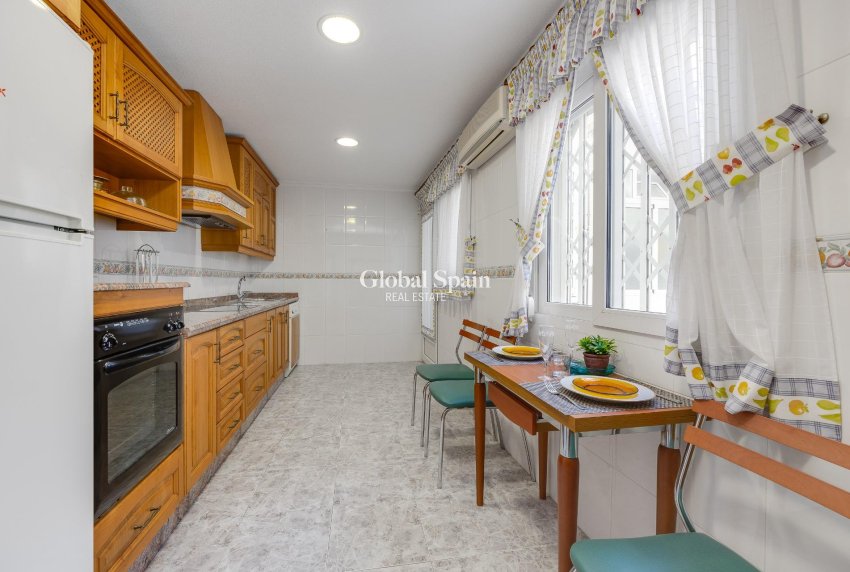 Resale - PENTHOUSE -
TORREVIEJA - Paseo maritimo