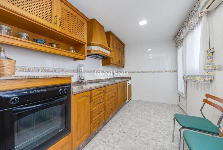 Resale - PENTHOUSE -
TORREVIEJA - Paseo maritimo