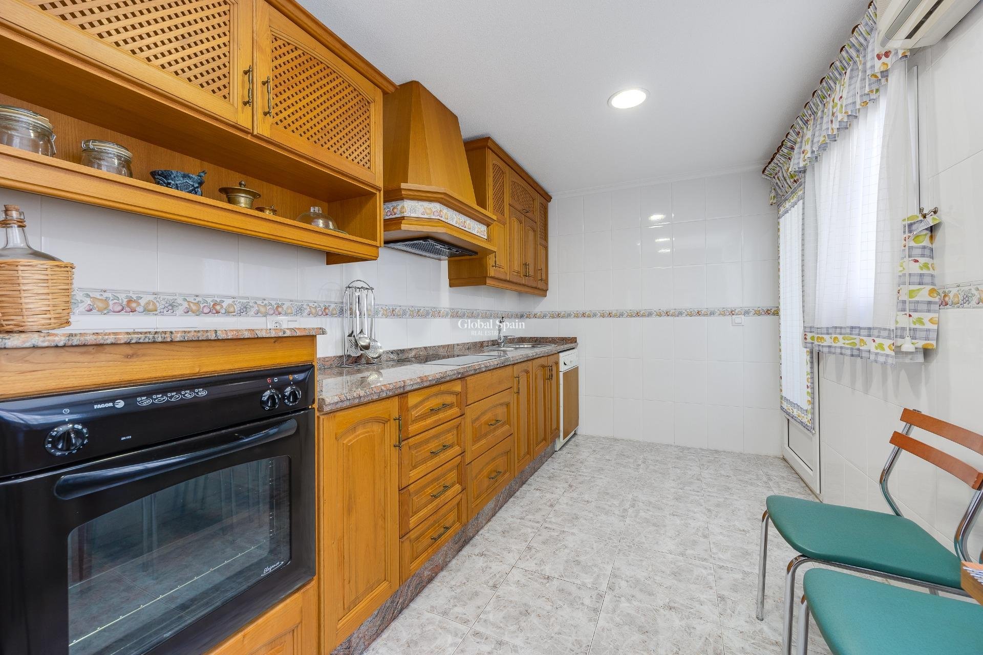 Resale - PENTHOUSE -
TORREVIEJA - Paseo maritimo
