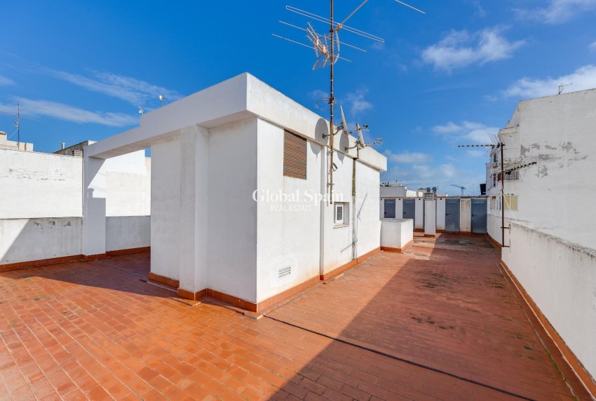 Resale - PENTHOUSE -
TORREVIEJA - Paseo maritimo