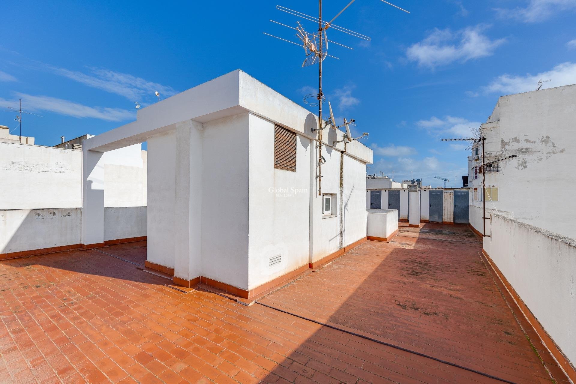 Resale - PENTHOUSE -
TORREVIEJA - Paseo maritimo