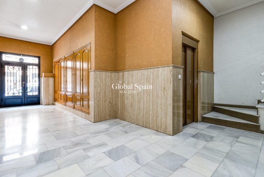 Resale - PENTHOUSE -
TORREVIEJA - Paseo maritimo