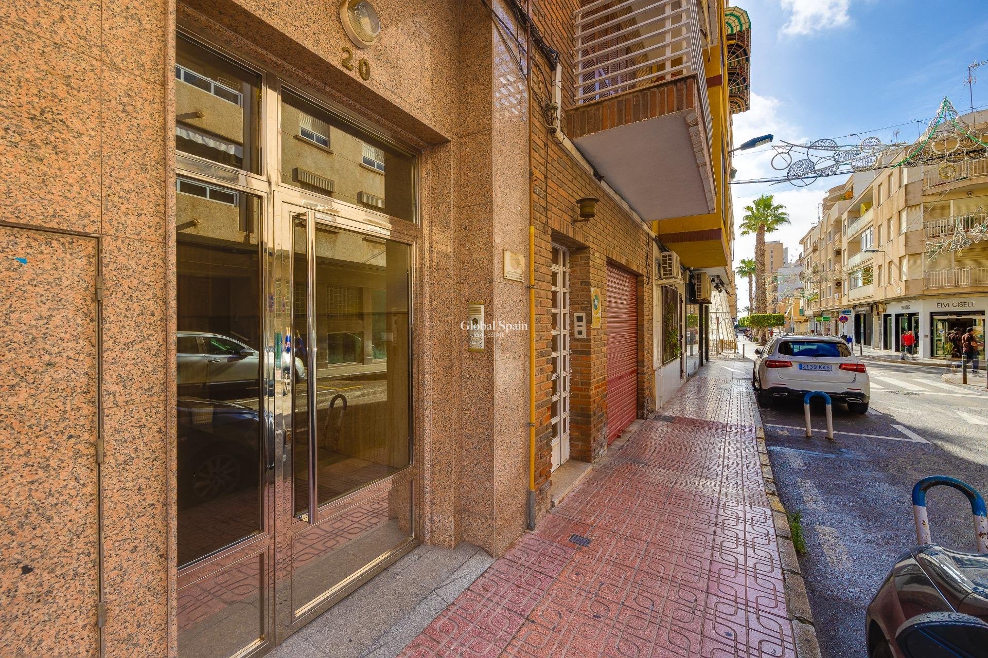 Resale - PENTHOUSE -
TORREVIEJA - Paseo maritimo