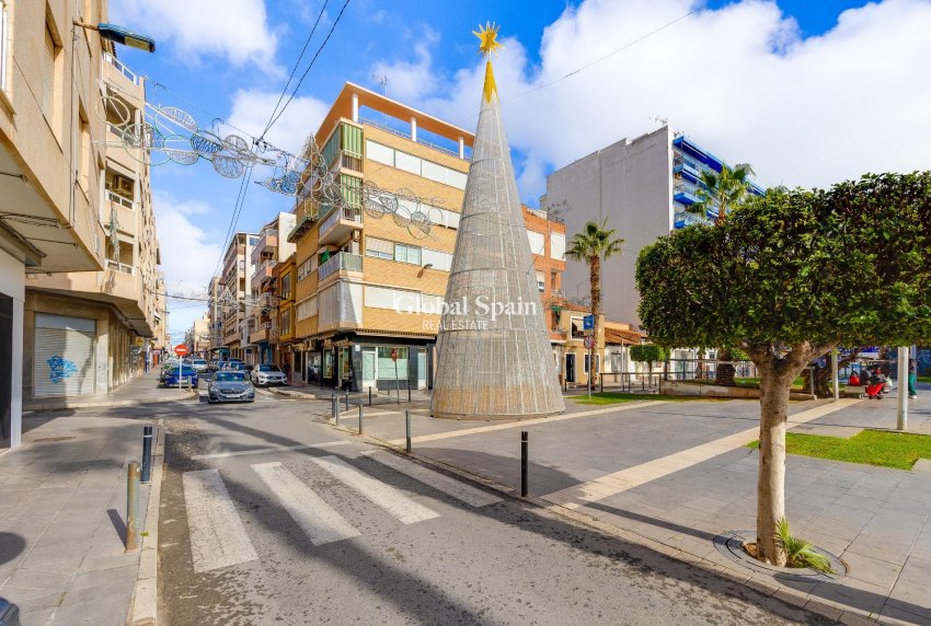 Resale - PENTHOUSE -
TORREVIEJA - Paseo maritimo