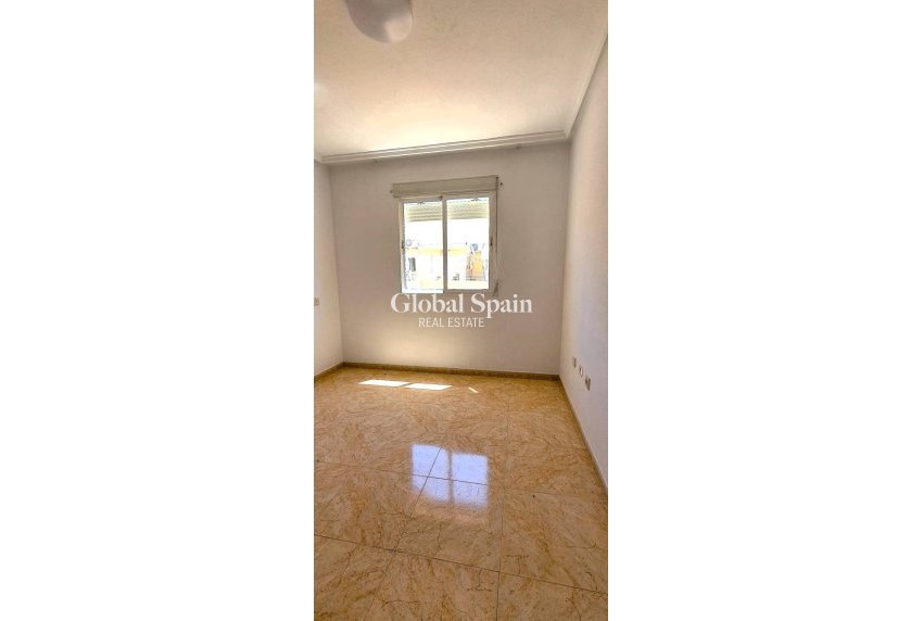 Resale - PENTHOUSE -
TORREVIEJA - Playa de los Locos