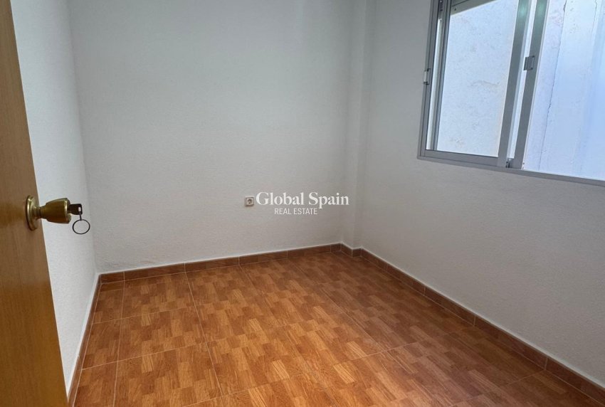 Resale - PENTHOUSE -
TORREVIEJA - Playa de los Locos