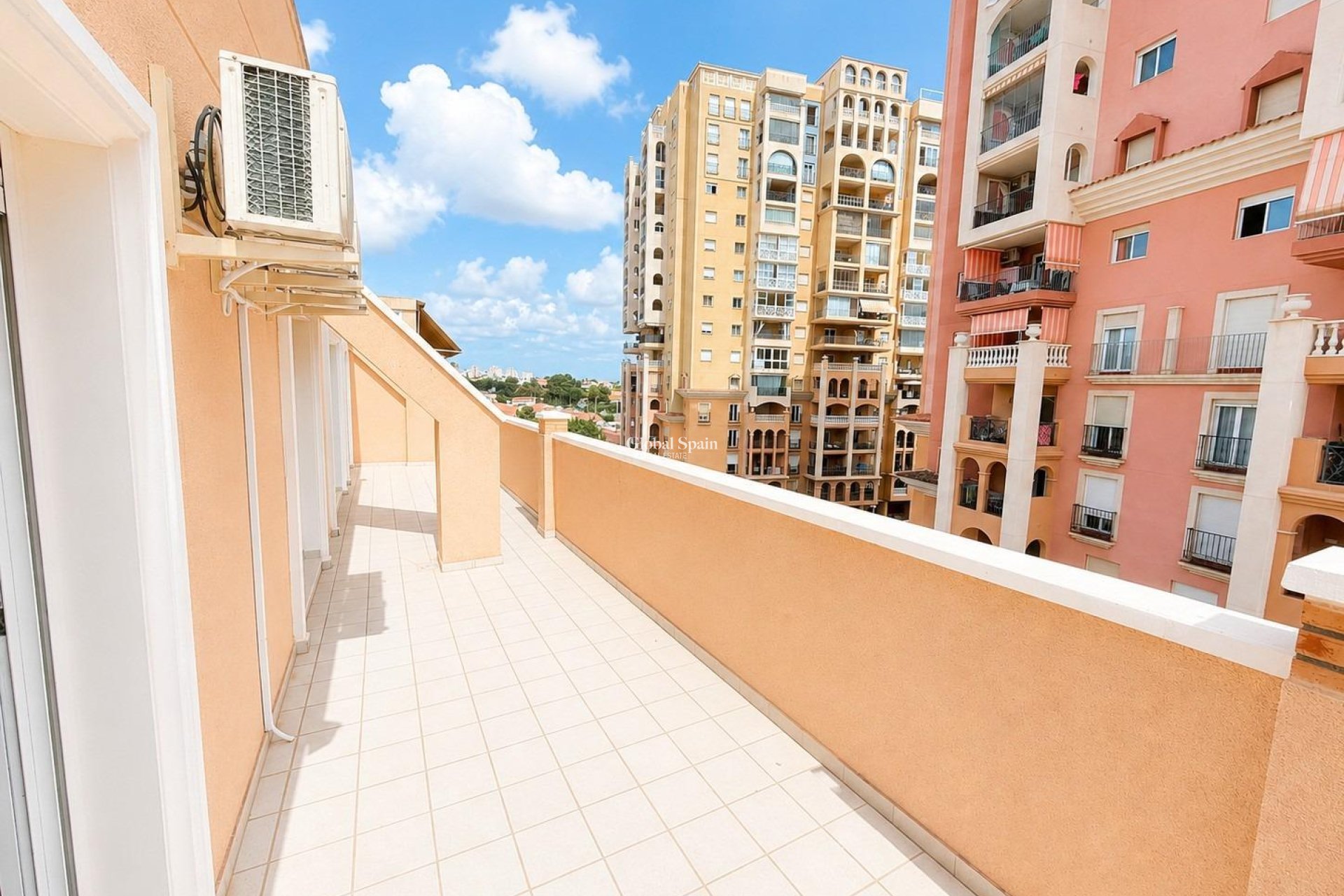 Resale - PENTHOUSE -
TORREVIEJA - Playa de los locos