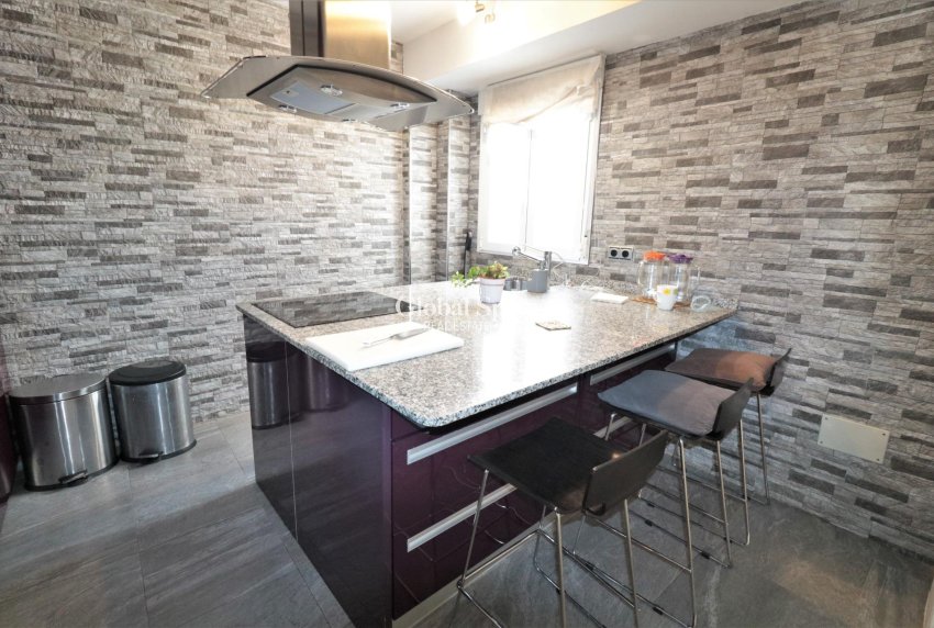 Resale - PENTHOUSE -
TORREVIEJA - Playa De Los Náufragos