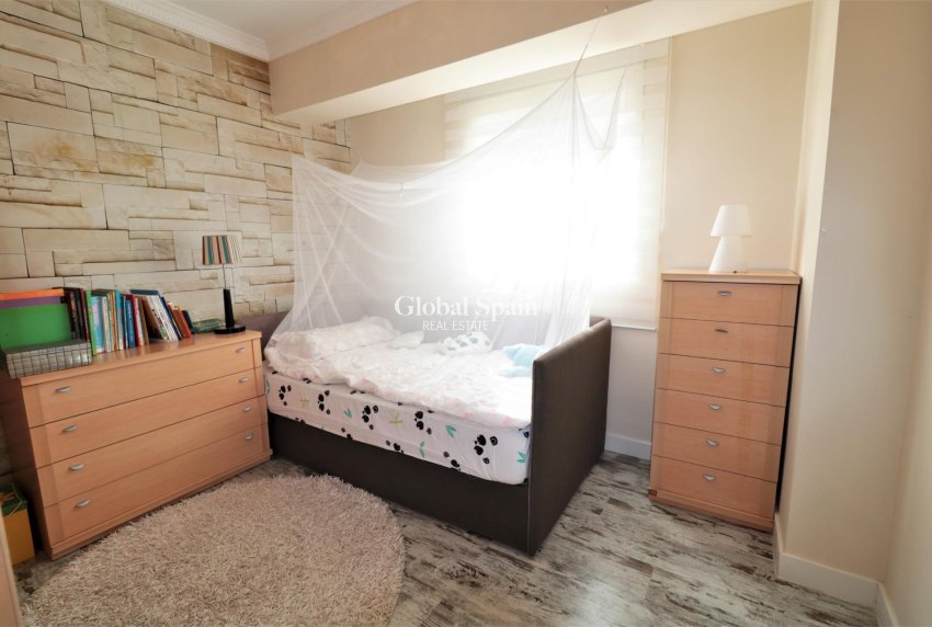 Resale - PENTHOUSE -
TORREVIEJA - Playa De Los Náufragos