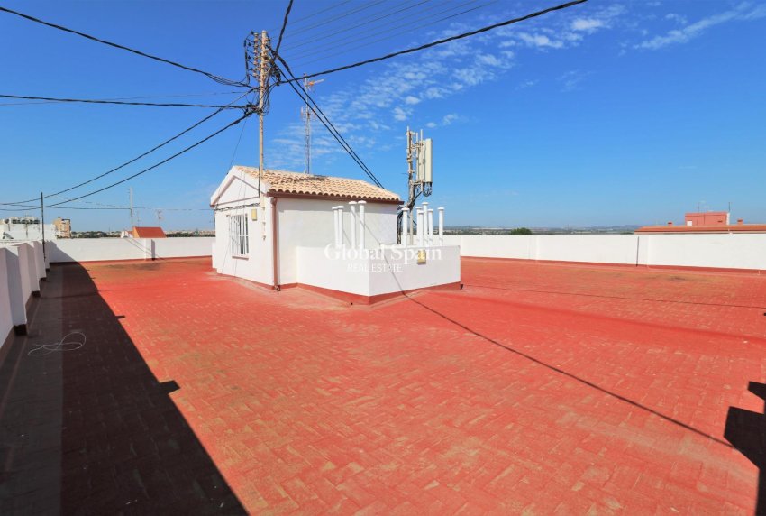 Resale - PENTHOUSE -
TORREVIEJA - Playa De Los Náufragos